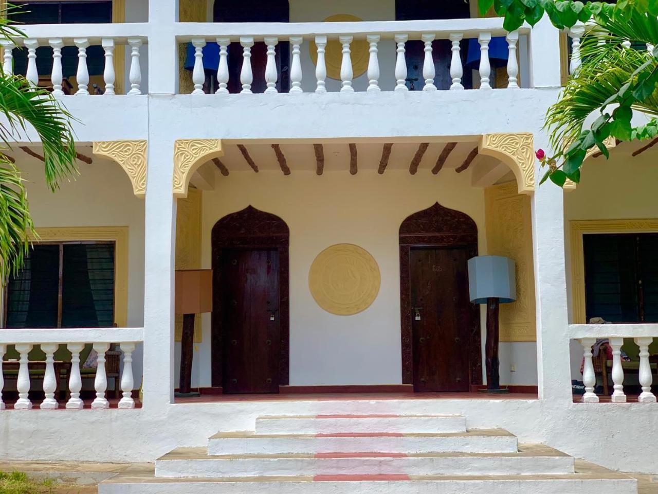 Lily Palm Resort Ватаму Екстериор снимка