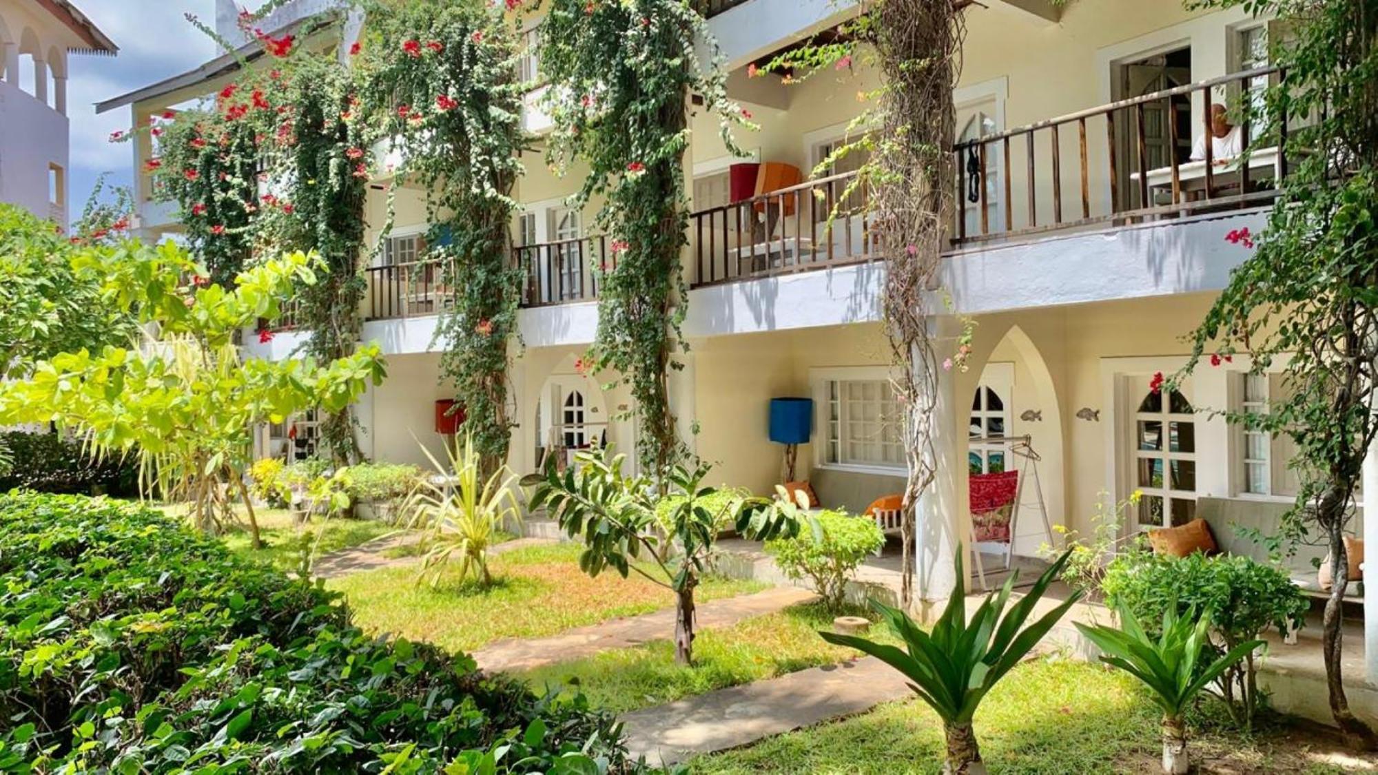 Lily Palm Resort Ватаму Екстериор снимка