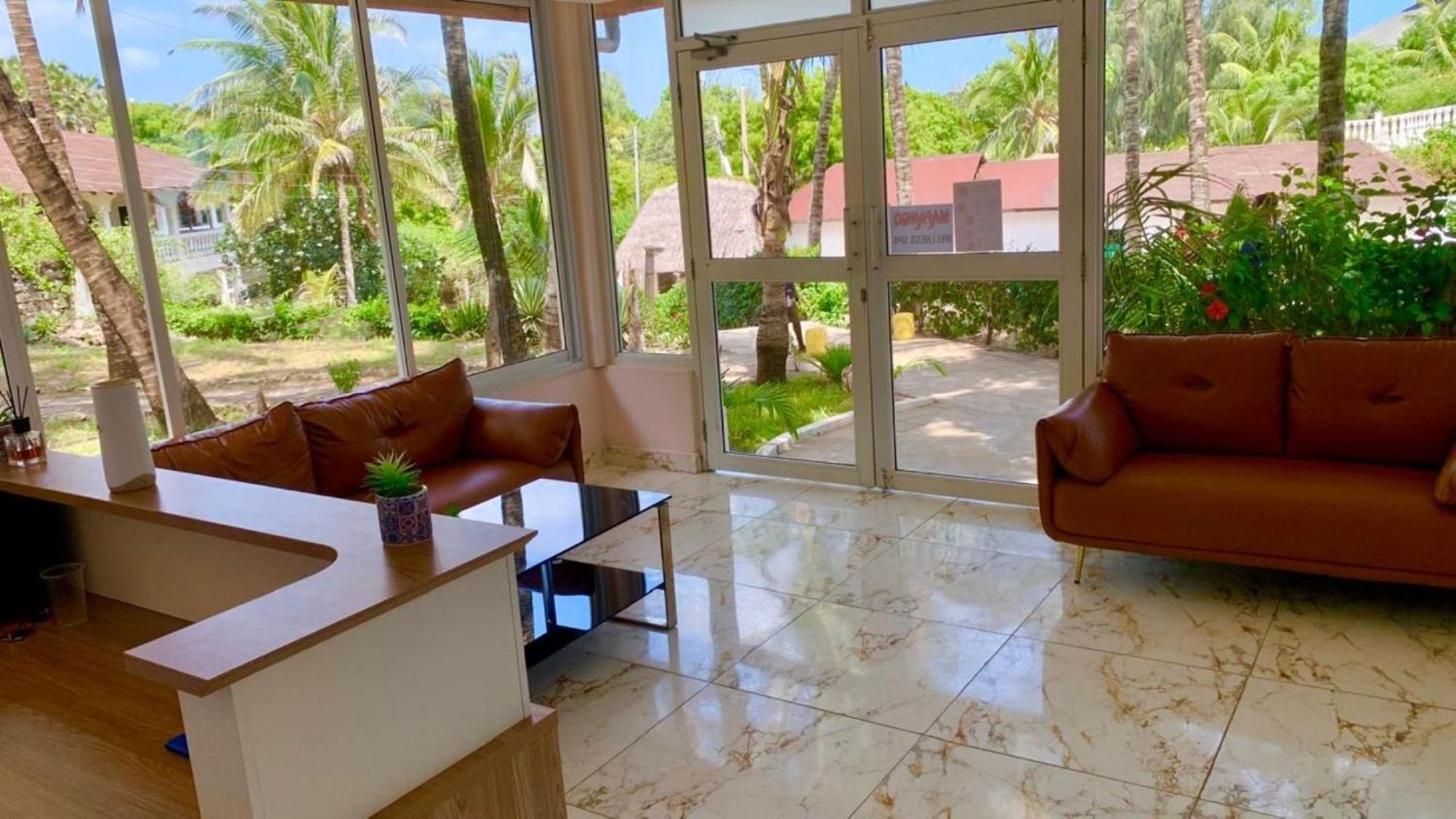 Lily Palm Resort Ватаму Екстериор снимка