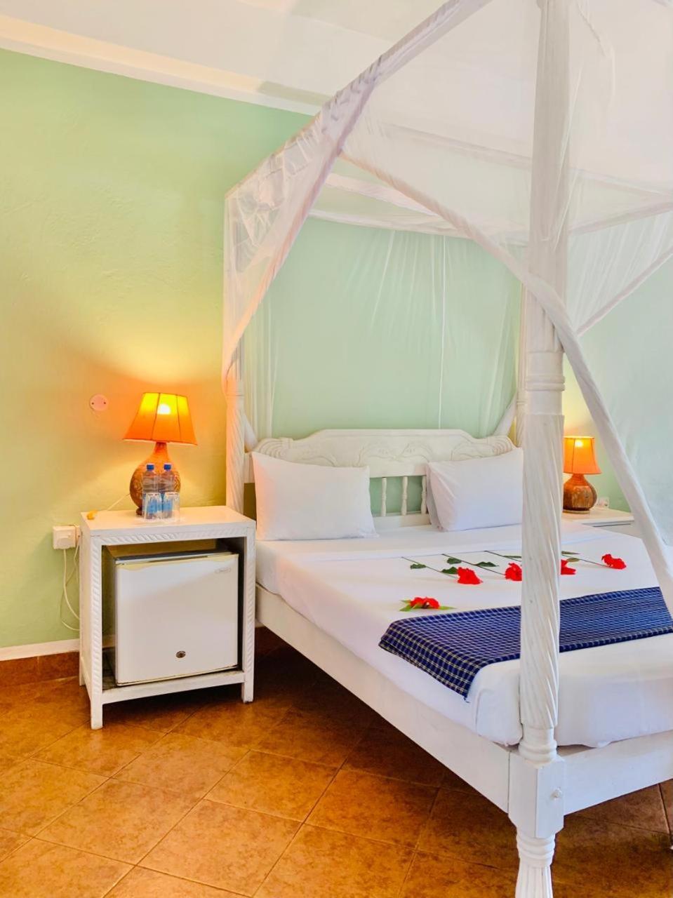 Lily Palm Resort Ватаму Екстериор снимка