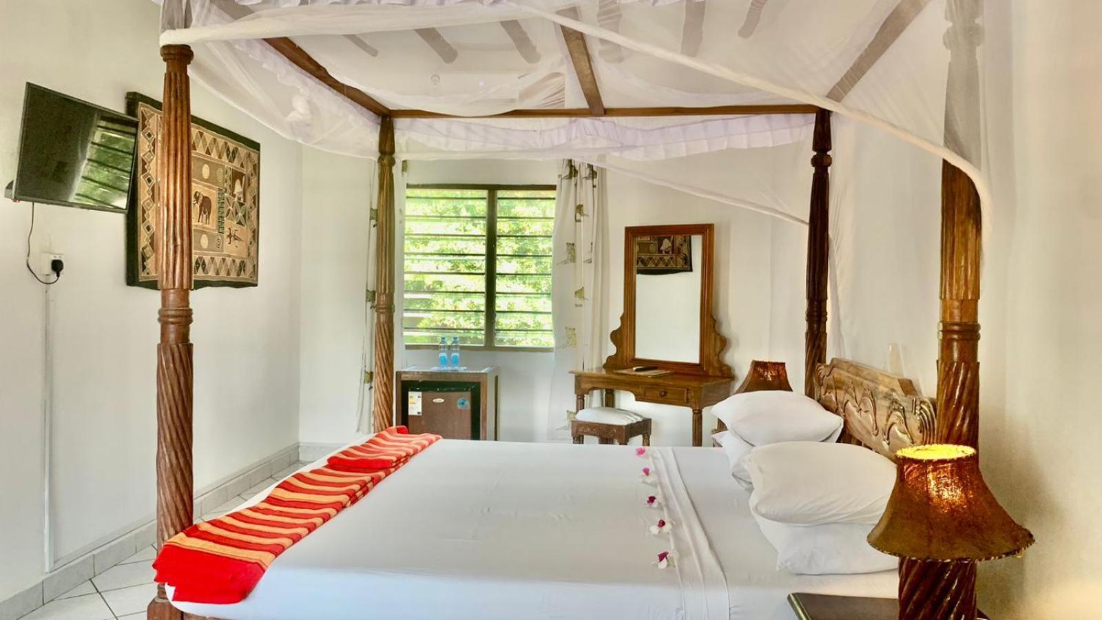 Lily Palm Resort Ватаму Екстериор снимка